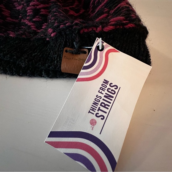 Things From Strings - Hat, Beanie, 100% Merino, Flower Design, NWT - Picture 4 of 5